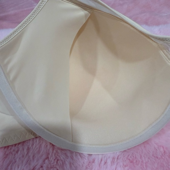 BALI
One Smooth U Illusion Neckline Bra 
IN Size 40DD - Picture 14 of 15